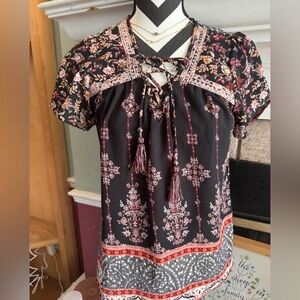 Super cute bohemian Knox Rose size small tunic top